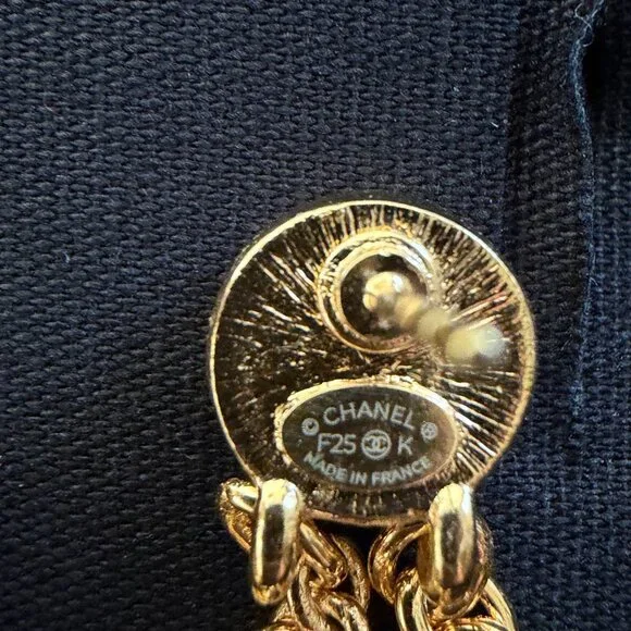 NWT Chanel 2025 Black Enamel CC & Star Pendant Chain Earrings – Gold Tone, Rare - Picture 6 of 6